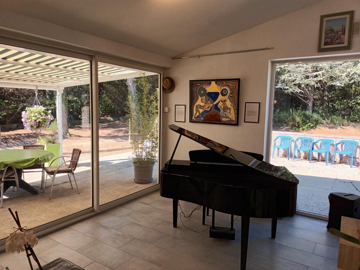 Chalet Banane Devant Piscine, A 6Km Du Festival De Piano De La Roque D'Antheron Rognes Exteriör bild