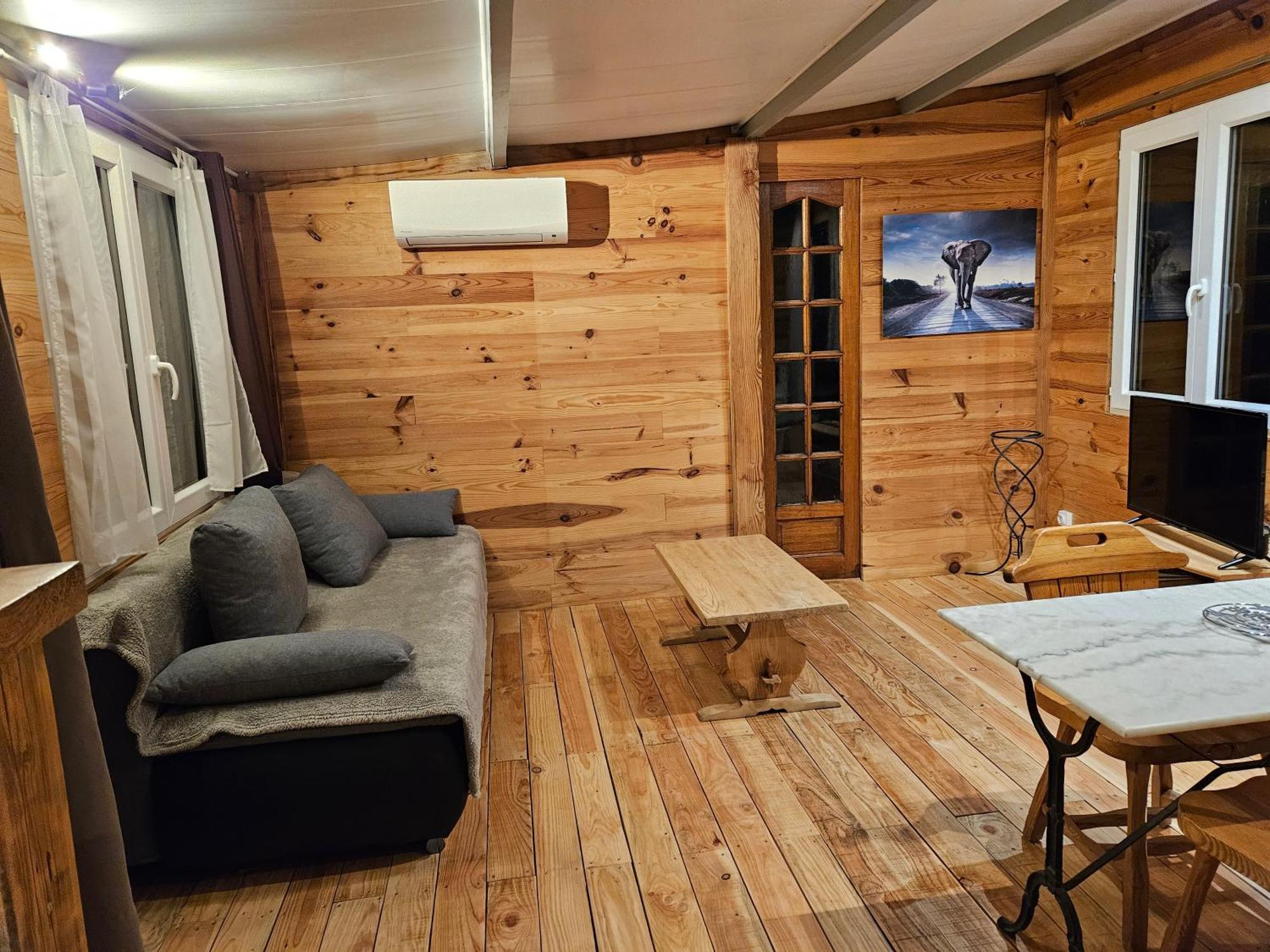 Chalet Banane Devant Piscine, A 6Km Du Festival De Piano De La Roque D'Antheron Rognes Exteriör bild